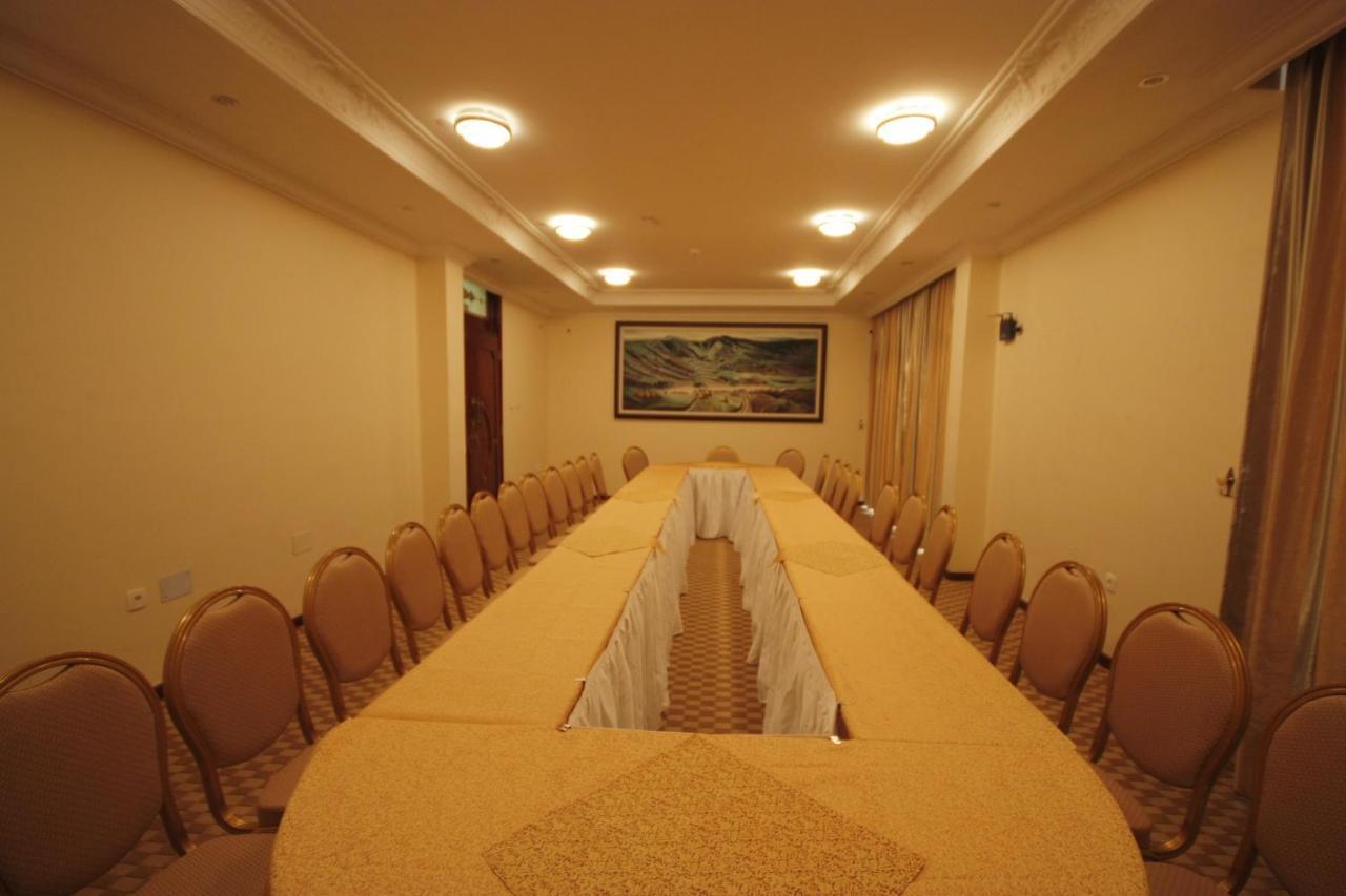 Caravan Hotel Addis Екстериор снимка